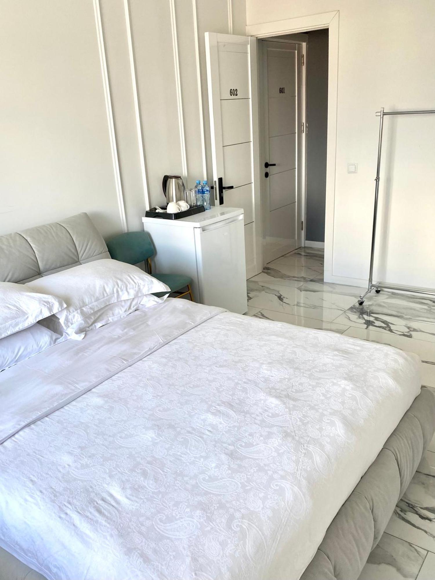 Kinotel Batumi Ngoại thất bức ảnh